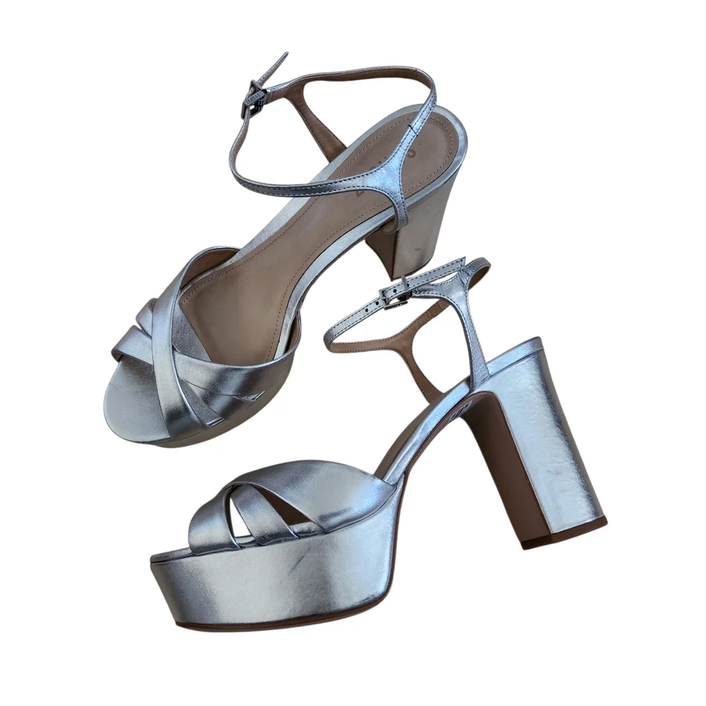 Schutz Keefa Platform Sandals In Prata